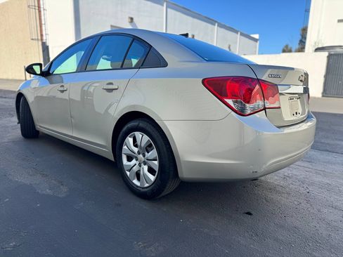 Used 2013 Chevrolet Cruze LS image 8