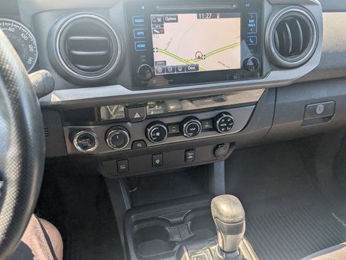 Used 2017 Toyota Tacoma TRD Off-Road image 14