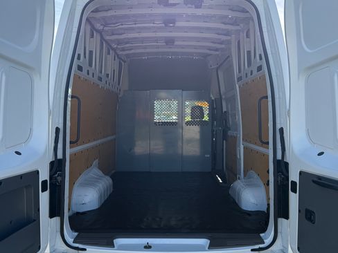 Used 2021 Nissan NV 2500 S image 4