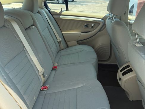 Used 2017 Ford Taurus SE image 18