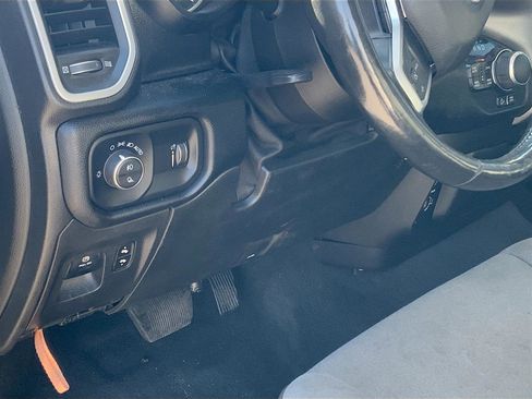 Used 2020 RAM 1500 SLT image 10