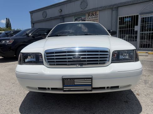 Used 2010 Ford Crown Victoria Police Interceptor RWD image 3