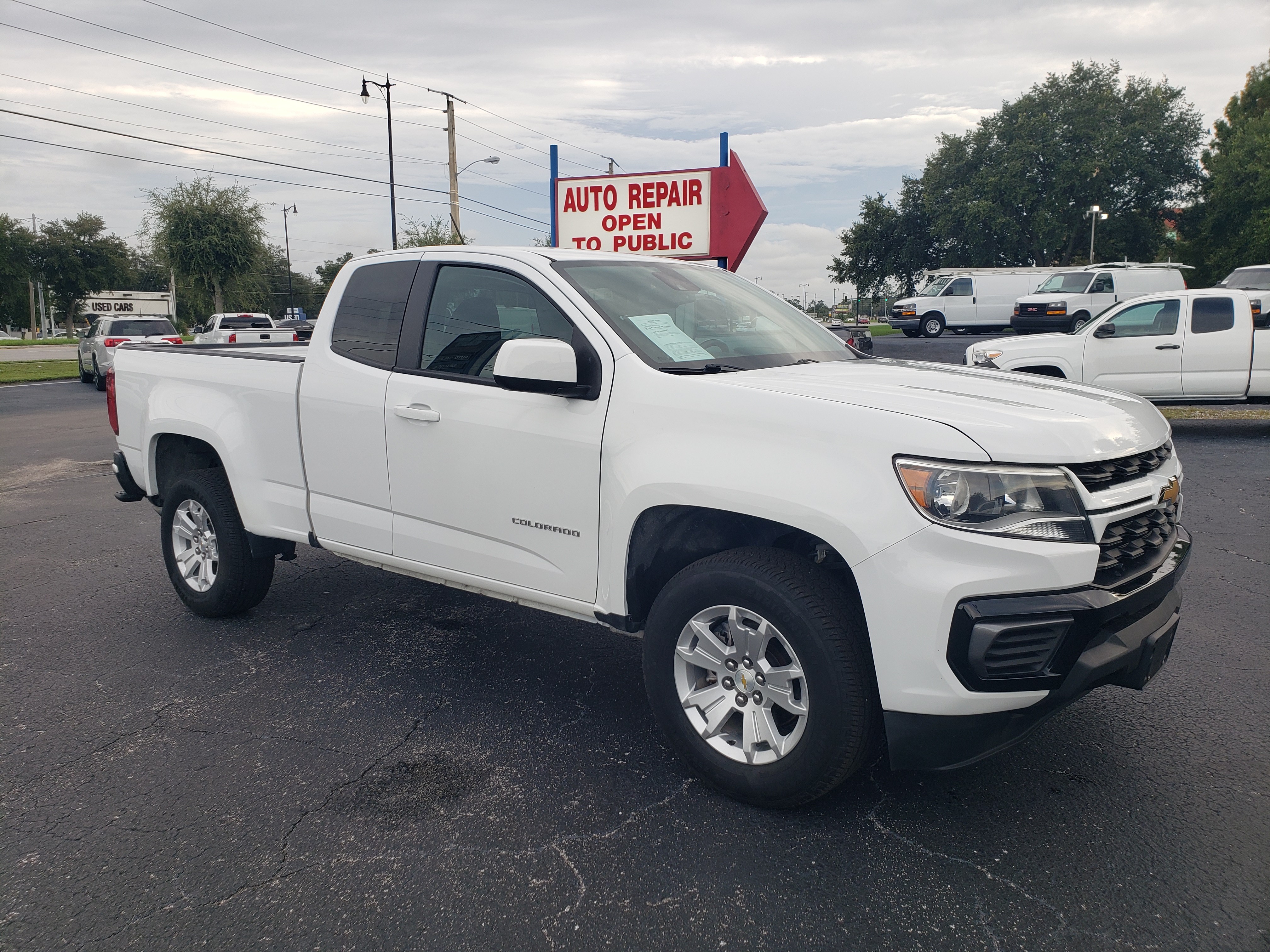 Used 2022 Chevrolet Colorado 2WD Extended Cab LT image 7