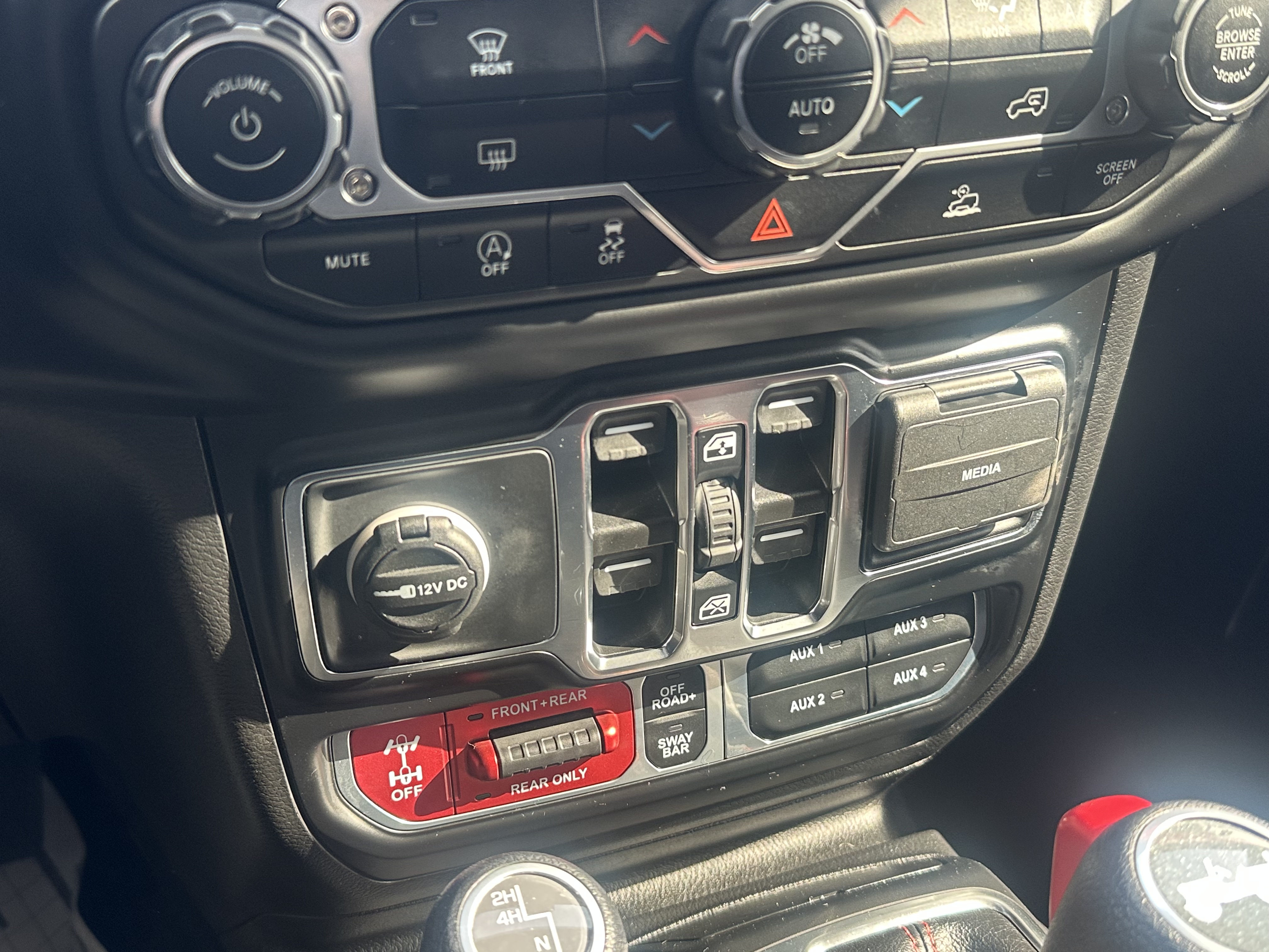 Used 2022 Jeep Wrangler Unlimited Rubicon AWD/4WD image 15