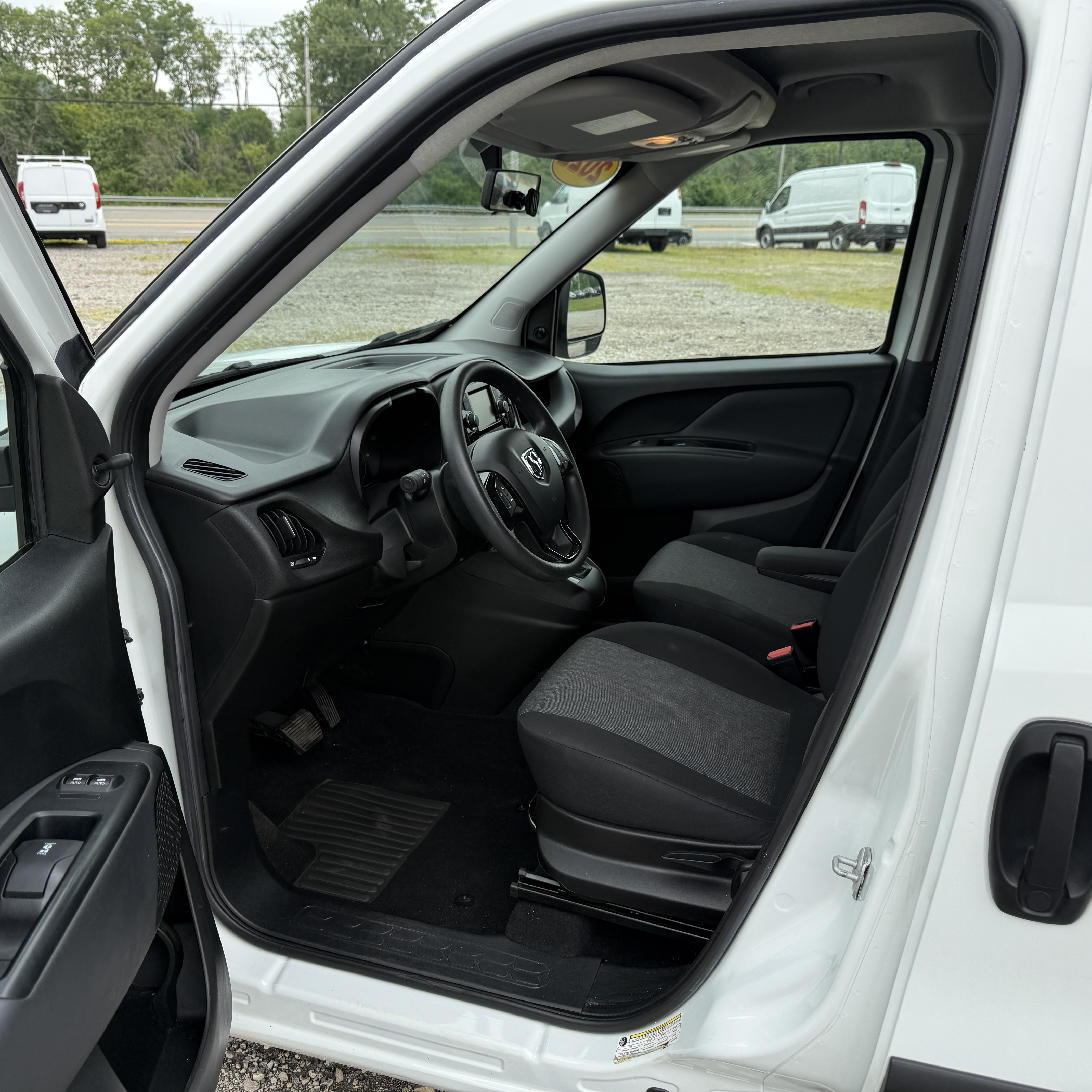 Used 2022 RAM ProMaster City Tradesman FWD image 11