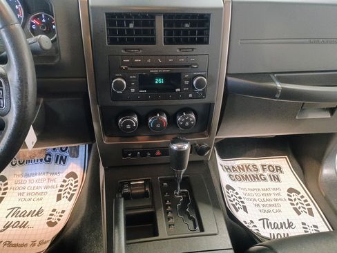 Used 2012 Jeep Liberty Sport image 12