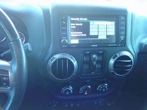 Used 2018 Jeep Wrangler 4xe Unlimited Sahara image 18