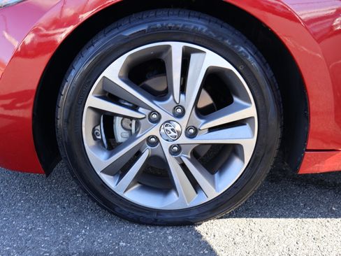 Used 2017 Hyundai Elantra Limited image 34