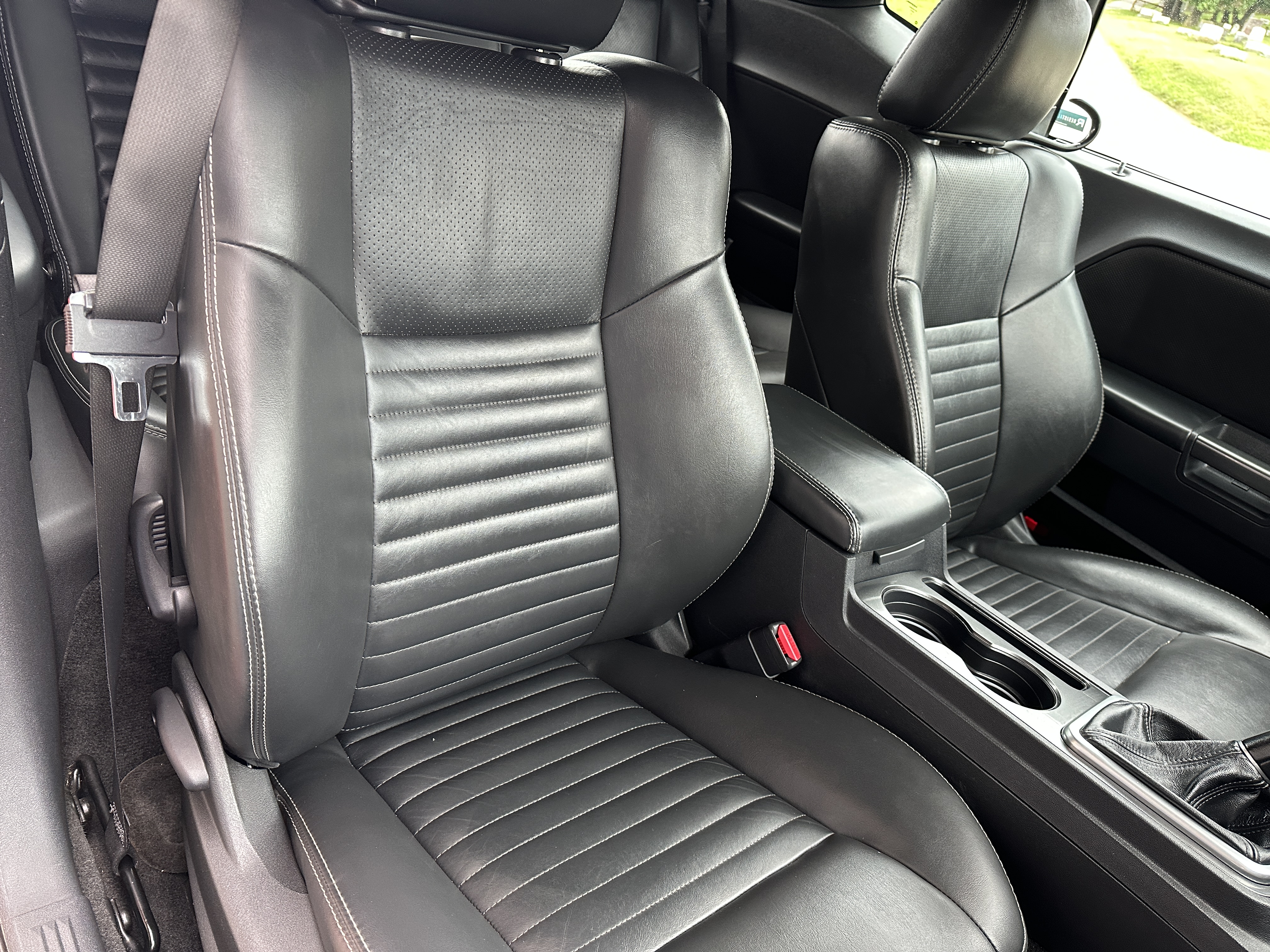 Used 2010 Dodge Challenger R/T RWD image 14