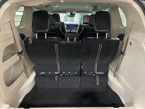 Used 2022 Chrysler Pacifica Touring-L FWD image 21