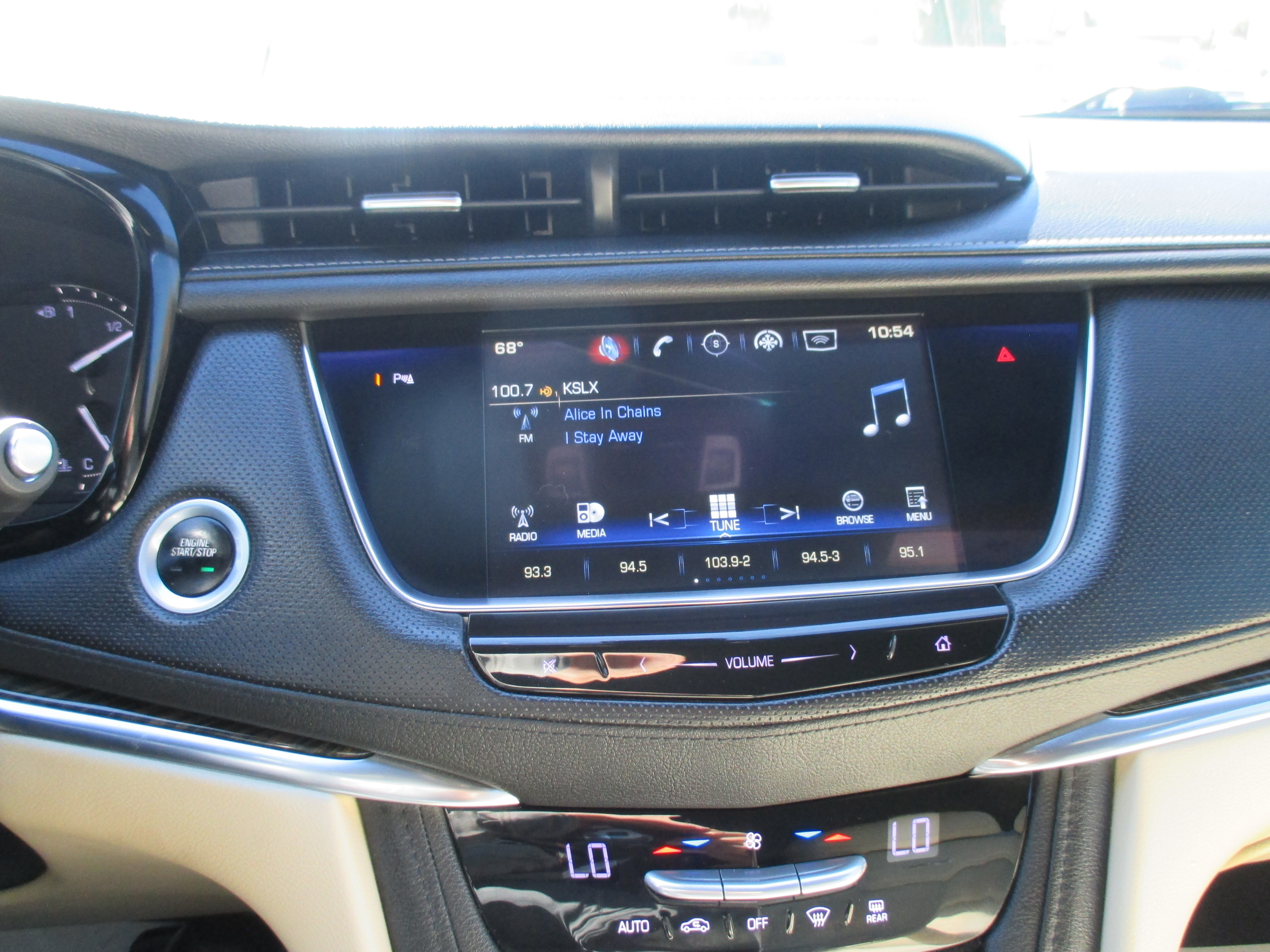 Used 2017 Cadillac XT5 Luxury Sport Utility 4D FWD image 6