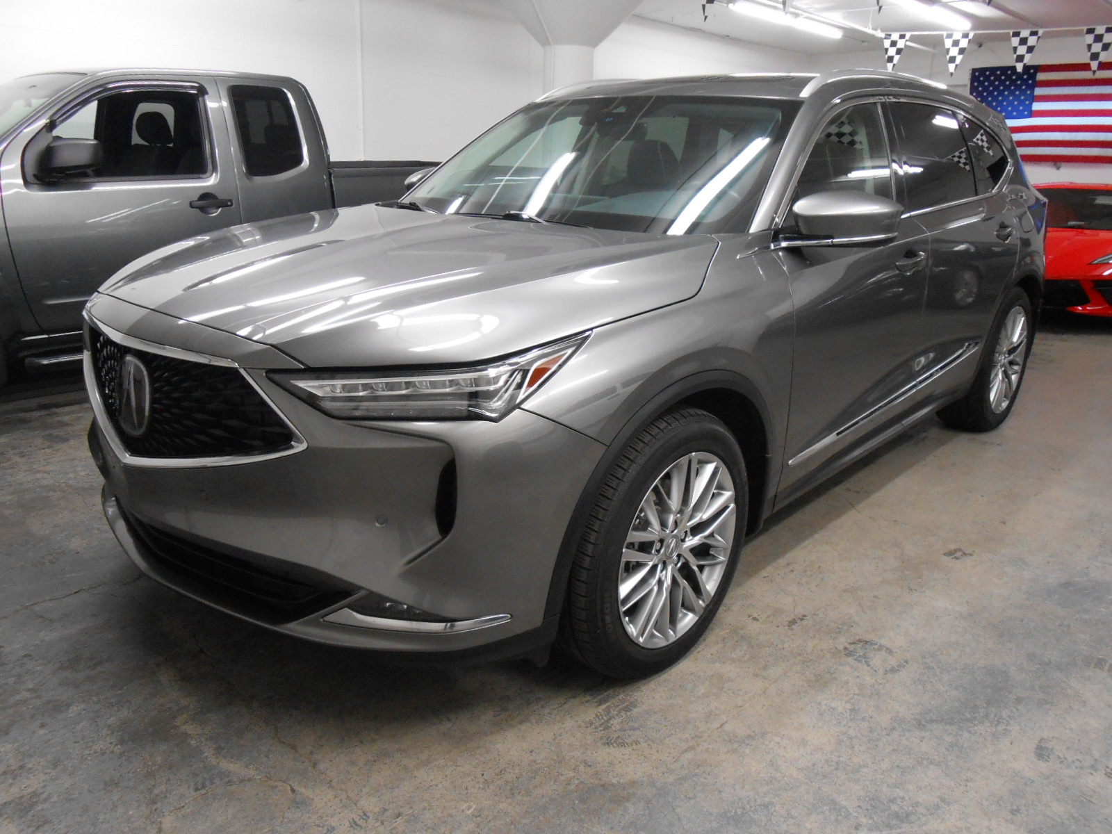 Used 2023 Acura MDX SH-AWD w/ Advance Package image 2