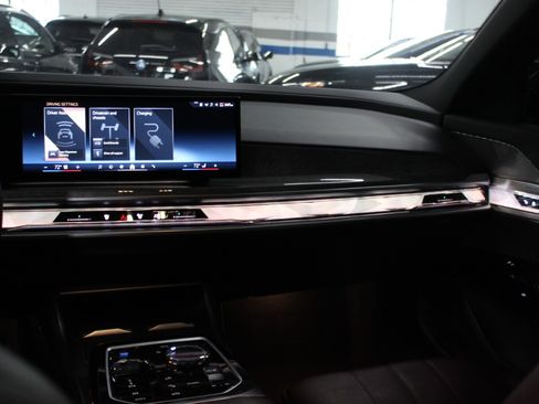 Used 2024 BMW i7 eDrive50 RWD image 56