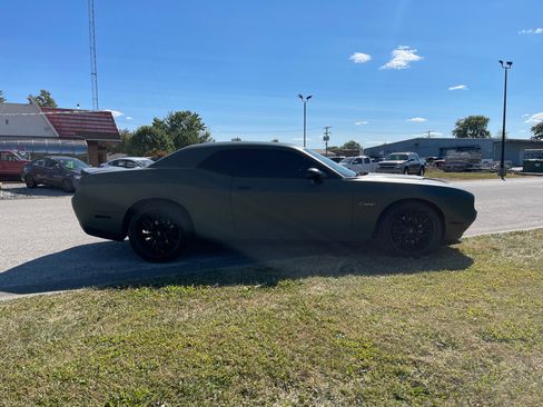 Used 2015 Dodge Challenger SXT image 6