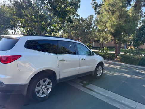 Used 2012 Chevrolet Traverse FWD LT w/ 2LT image 5
