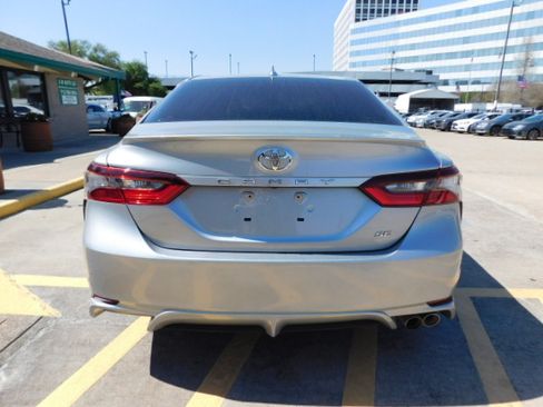 Used 2021 Toyota Camry SE image 6