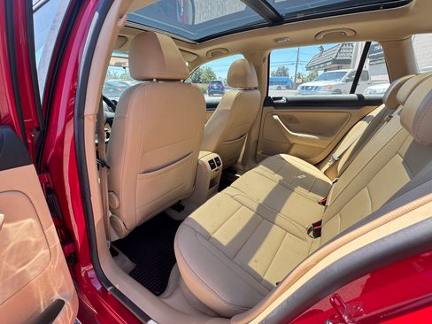 Used 2009 Volkswagen Jetta SE SportWagen FWD image 19