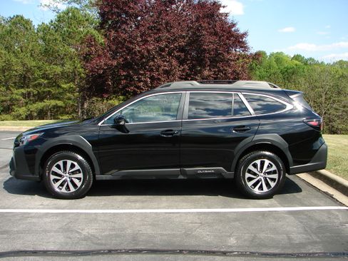 Used 2024 Subaru Outback Premium AWD/4WD image 16