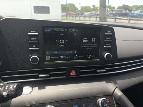 Used 2025 Hyundai Elantra Blue Hybrid FWD image 5