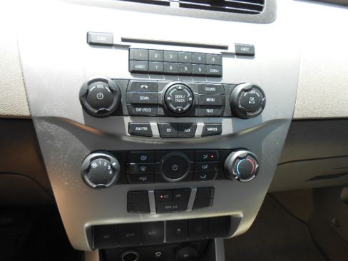 Used 2010 Ford Focus SE Sedan FWD image 17