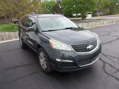 Used 2014 Chevrolet Traverse FWD LS image 2