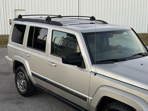 Used 2008 Jeep Commander Sport image 40