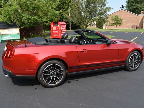 Used 2010 Ford Mustang Convertible RWD image 24