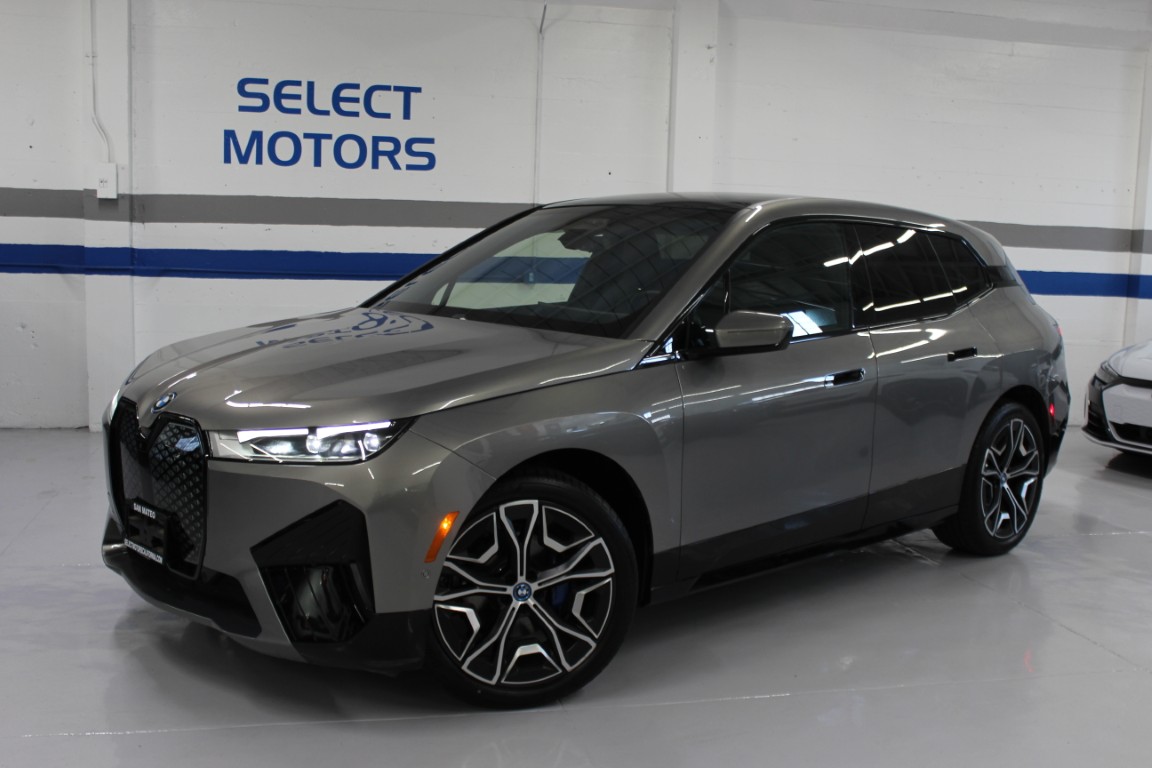 Used 2025 BMW iX xDrive50 AWD/4WD image 3