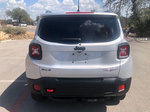 Used 2015 Jeep Renegade Trailhawk image 4