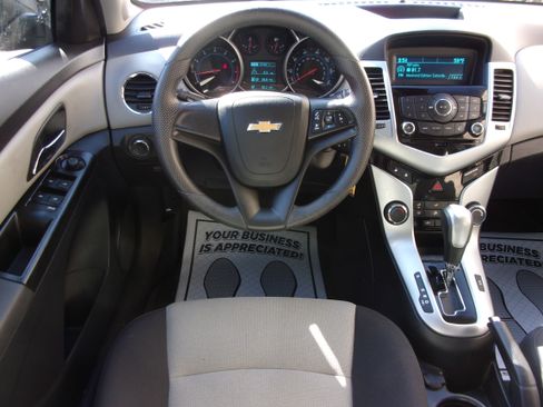 Used 2014 Chevrolet Cruze LS FWD image 7