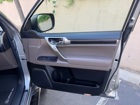 Used 2020 Lexus GX 460 Premium image 31