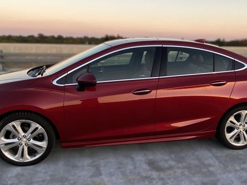 Used 2017 Chevrolet Cruze Premier image 21