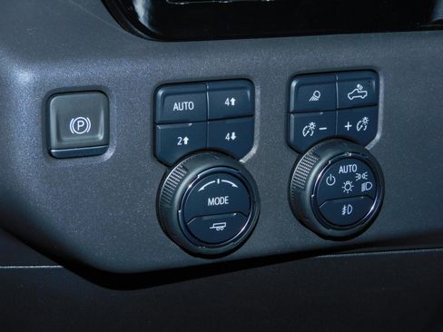 Used 2024 Chevrolet Silverado 1500 ZR2 image 32