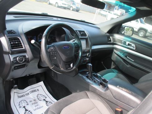 Used 2017 Ford Explorer XLT Sport SUV 4D FWD image 7