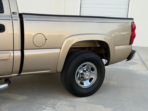 Used 2004 Chevrolet Silverado 2500 LS RWD image 29