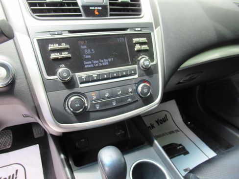 Used 2017 Nissan Altima SR FWD image 13