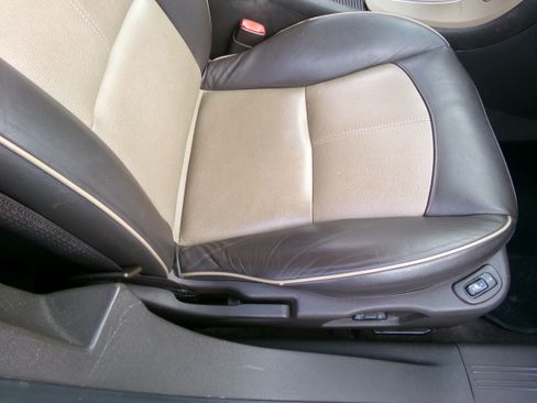 Used 2009 Chevrolet Malibu LTZ FWD image 11