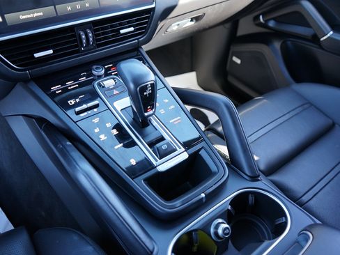 Used 2022 Porsche Cayenne image 28