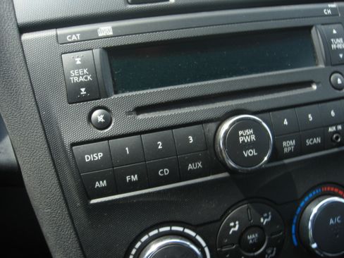 Used 2011 Nissan Altima Sedan FWD image 11