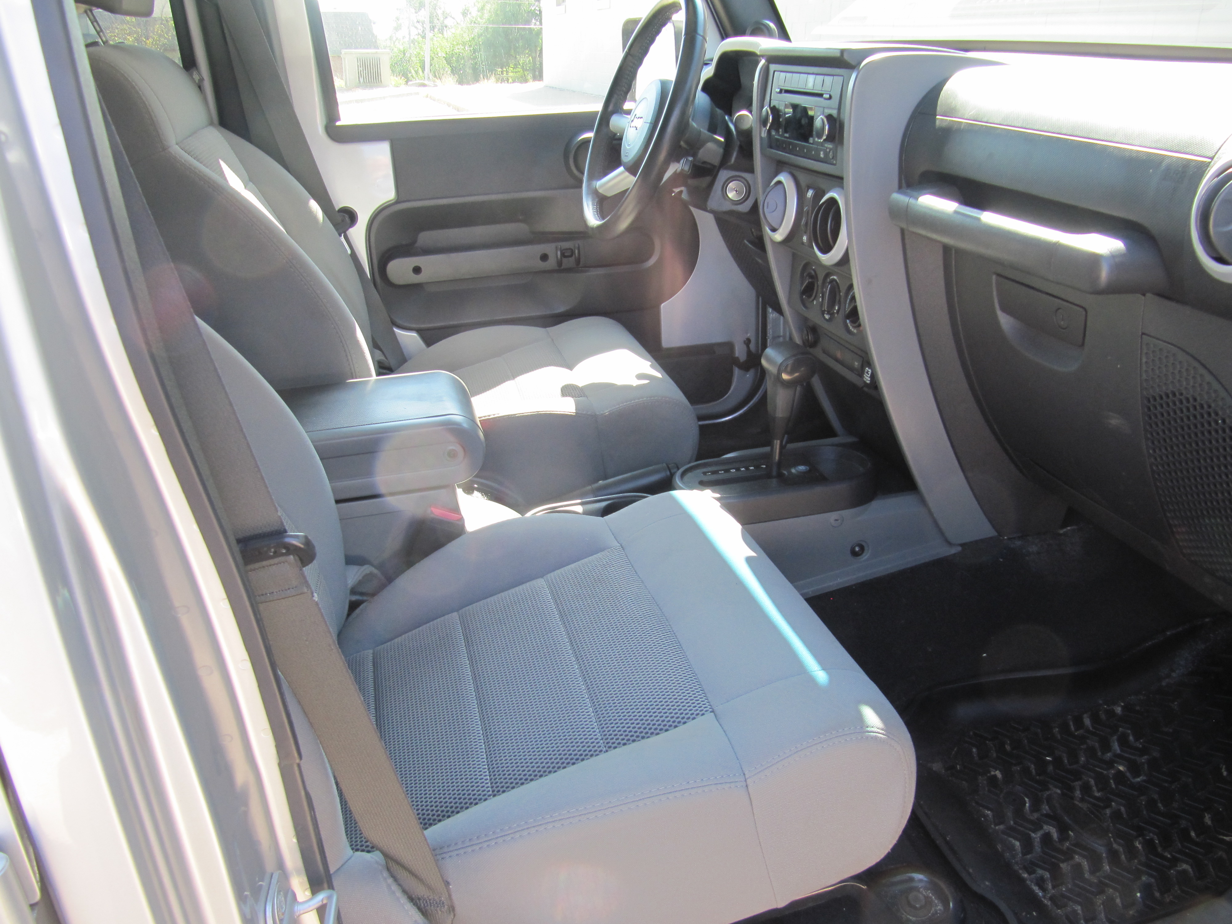 Used 2008 Jeep Wrangler Unlimited Sahara AWD/4WD image 18