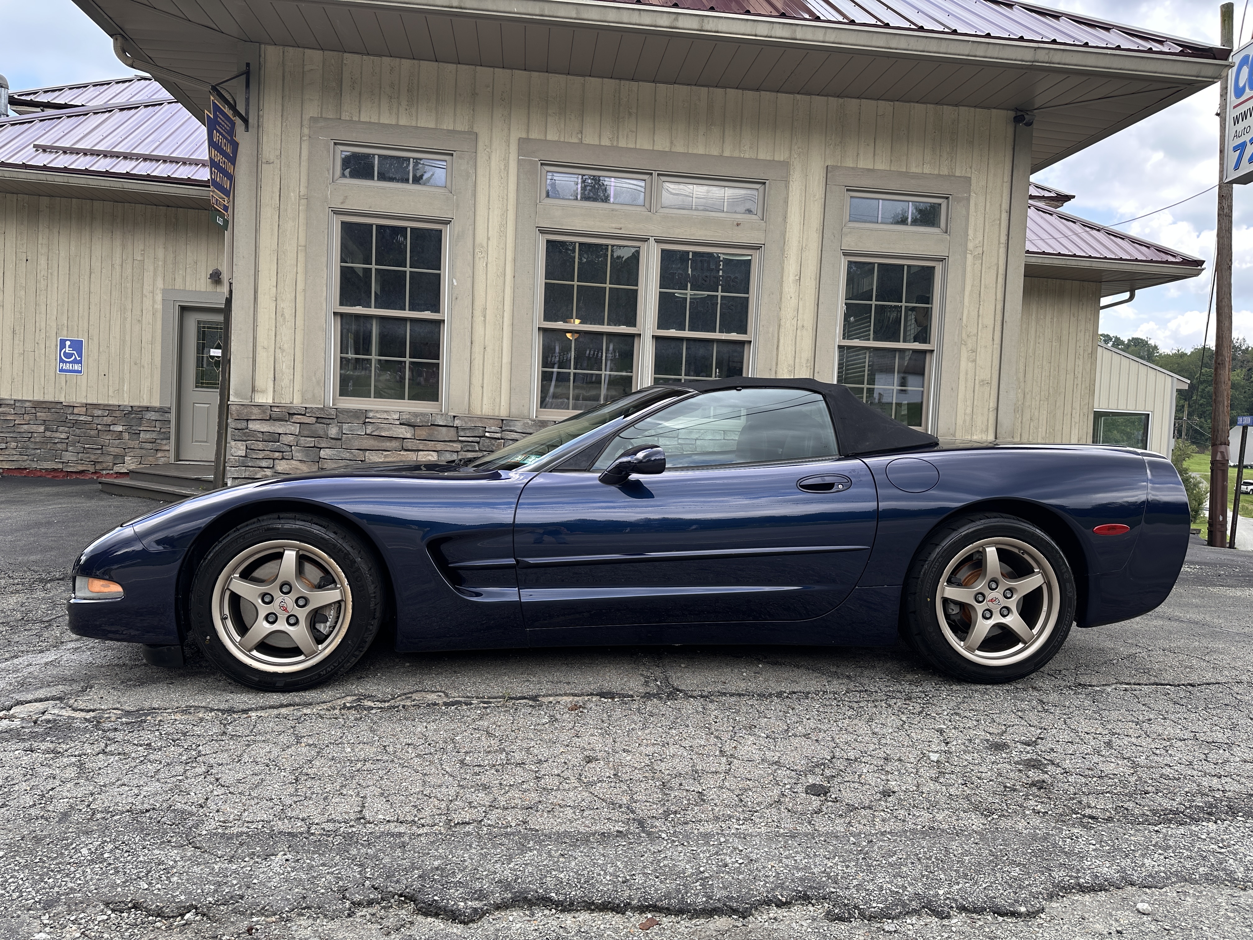 Used 1999 Chevrolet Corvette Convertible RWD image 2