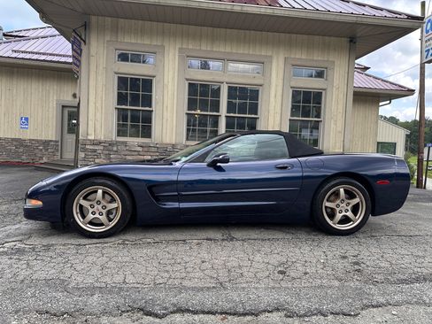 Used 1999 Chevrolet Corvette Convertible RWD image 2