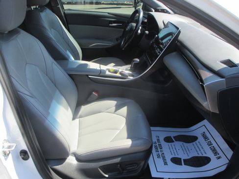 Used 2020 Toyota Avalon XLE image 3