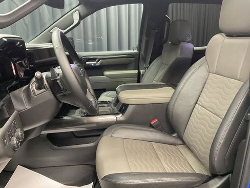 Used 2025 Chevrolet Silverado 1500 ZR2 image 14