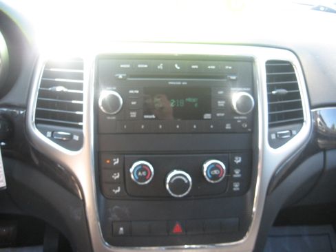 Used 2011 Jeep Grand Cherokee Laredo image 9