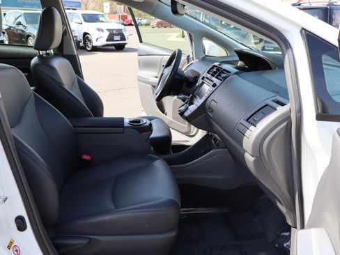 Used 2012 Toyota Prius V Five image 15