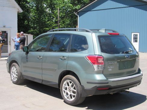 Used 2018 Subaru Forester 2.5i AWD/4WD image 5