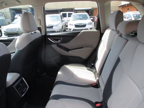 Used 2019 Subaru Forester 2.5i Premium Sport Utility 4D AWD/4WD image 9