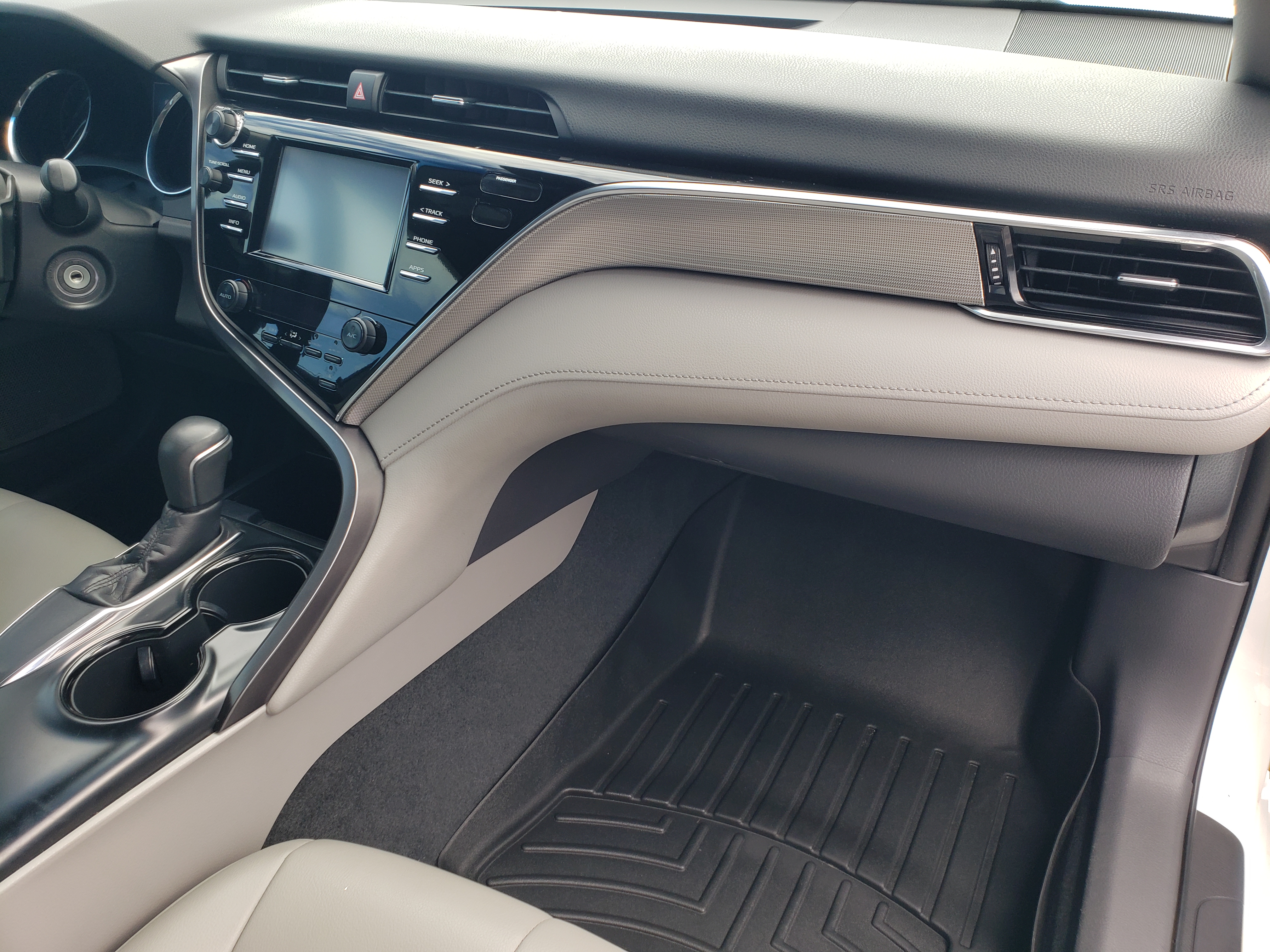 Used 2018 Toyota Camry SE Sedan FWD image 13