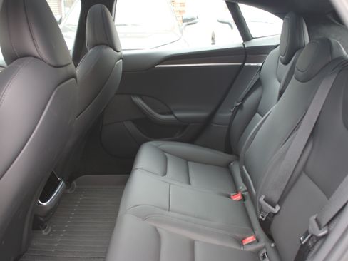 Used 2023 Tesla Model S image 8